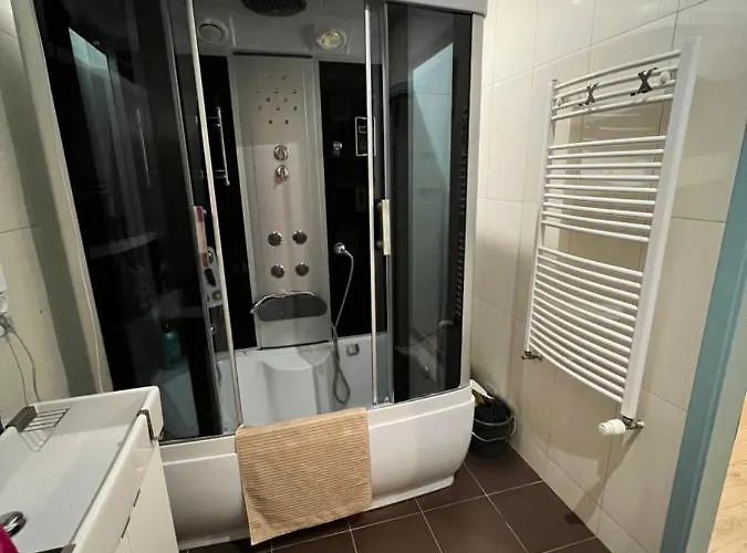 Przestronny I Nowoczesny Puck